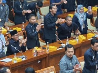 VIDEO: Ditelepon Prabowo Bahas Gaji, Hakim Sampai Berdiri Angkat-Angkat Tangan Bakar Semangat