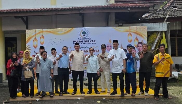 SAPI SIMENTAL KETUM DPP PARTAI GOLKAR CURI PERHATIAN DI DPD GOLKAR SUMSEL SAAT PEMOTONGAN HEWAN KURBAN