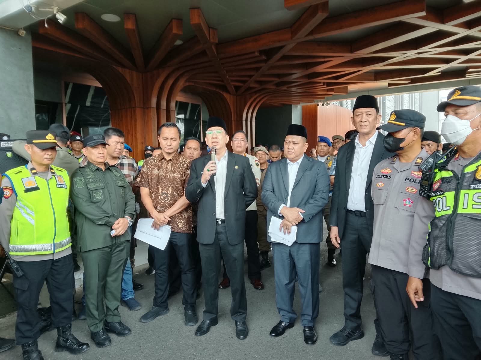 Demo di Kantor Gubernur Sumsel, Massa Desak Pemerintah Usut Karhutla dan Buka Data